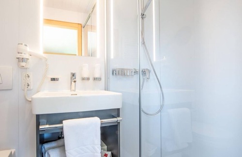 Damuels Bed & Breakfast | Double room for up to 3 persons - Haus Furka