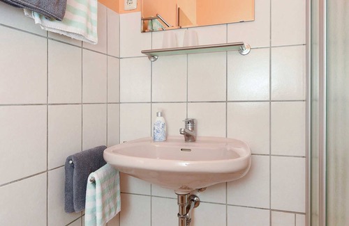 Esens Cottage | Double room Krabbe in the Hotel-Pension Altes Siel - Double room Krabbe with