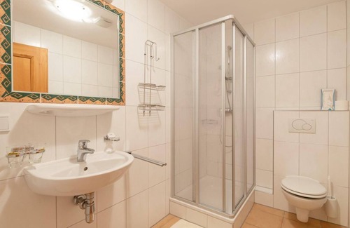 Schnepfau House | Double room, shower, WC, 1 bedroom - Berghaus Kanisfluh