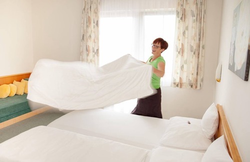 Bad Waltersdorf House | Double room sunny side with balcony | from 7 nights|breakfast - Hotel-Restaurant Teuschler