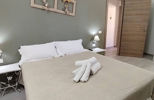 Sant'Antioco Apartment | Double room with private bathroom