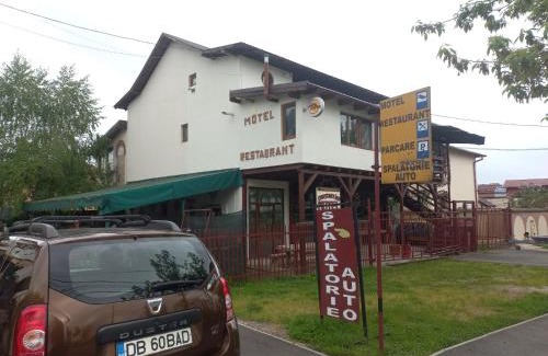 Targoviste House | Double room with private bathroom by OSTERIA CONSTANTINO