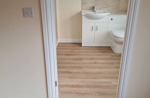 Sherborne St. John Apartment | Double Room with Super King Bed and Beautiful Bathroom