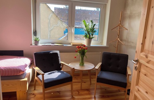 Cossebaude Condo | Double room with shared kitchen in the HofPAUSE