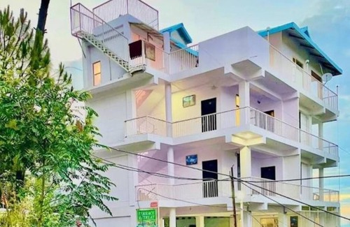Kasauli Apartment | Double Room with Terrace - The Terrace Retreat by StayVuesn
