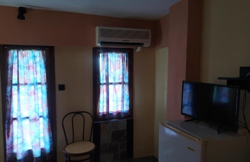 Tsagarada House | Double studio room with two single beds