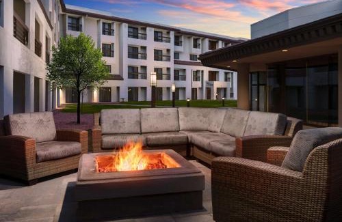 Southwest Colorado Springs Hotel | DoubleTree by Hilton Colorado Springs