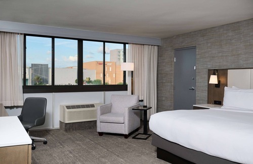 Buena Park Hotel | DoubleTree by Hilton Buena Park