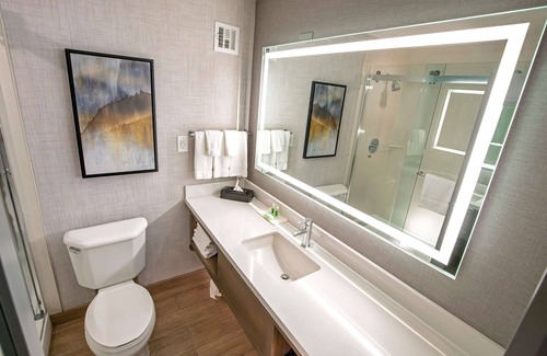 Buena Park Hotel | DoubleTree by Hilton Buena Park