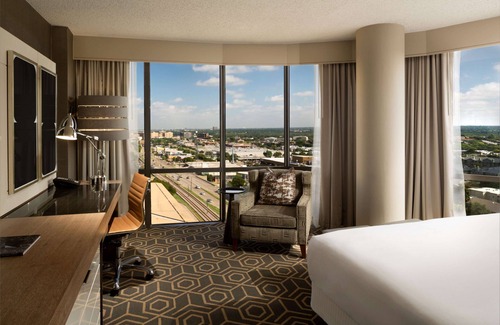 Dallas Hotel | DoubleTree by Hilton Dallas - Campbell Centre