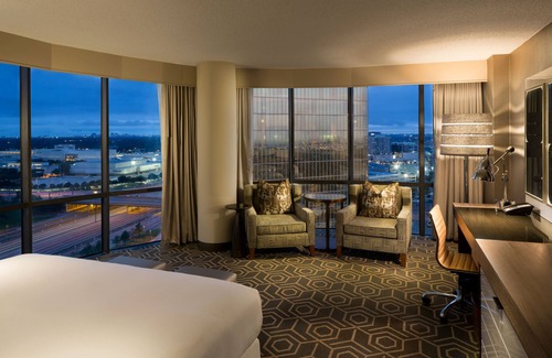 Dallas Hotel | DoubleTree by Hilton Dallas - Campbell Centre