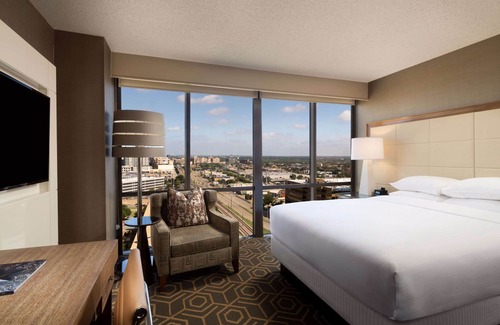 Dallas Hotel | DoubleTree by Hilton Dallas - Campbell Centre