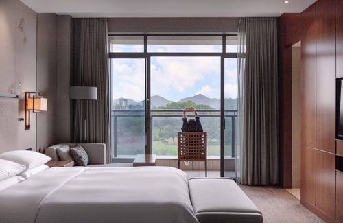 Guangzhou Science City Hotel | DoubleTree by Hilton Guangzhou Science City-Free Shuttle Bus Service During Canton Fair Period