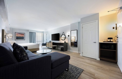 Queens Hotel | DoubleTree by Hilton New York JFK Airport