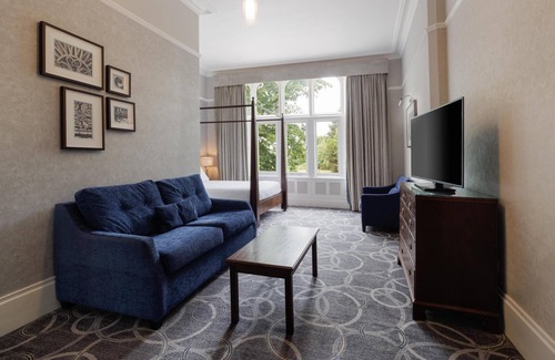 Wokingham Hotel | DoubleTree by Hilton St. Anne's Manor