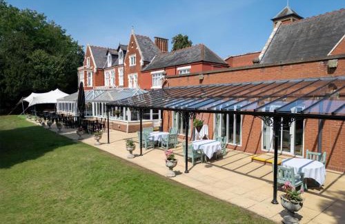 Wokingham Hotel | DoubleTree by Hilton St. Anne's Manor