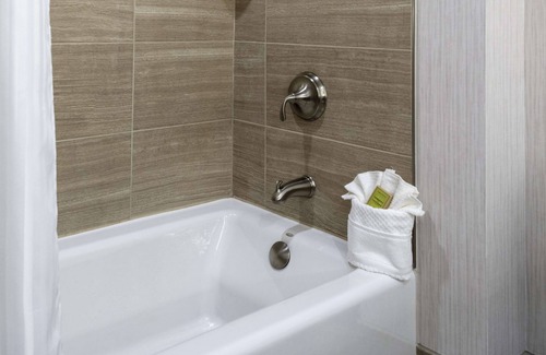 Burlington Hotel | DoubleTree by Hilton Burlington Vermont