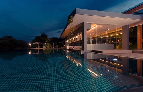 Weerawila Resort | DoubleTree by Hilton Weerawila Rajawarna Resort