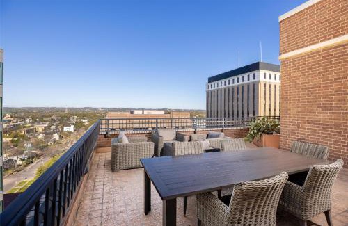 Capitol District Hotel | DoubleTree Suites by Hilton Austin Downtown Capitol