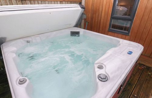 Saddleworth Cottage | DOVESTONE SECLUDED LUXURY LODGES (SLEEPS 6) - PETS WELCOME in Greenfield