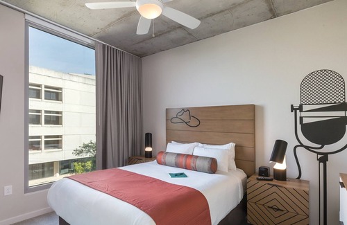 Civic District Resort | Downtown Austin Resort 2bdr