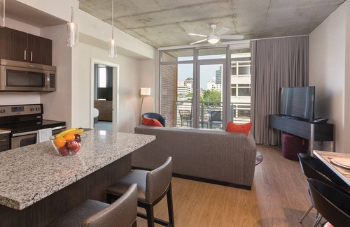 Civic District Resort | Downtown Austin Resort 2bdr