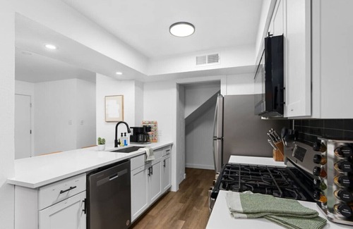 South Lamar House | Downtown Austin: Workspace & Near SoCo