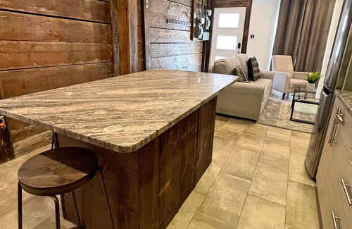 Lowertown Apartment | Downtown-Byward Market Stylish Apt +1 Free Parking