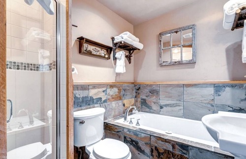 Town Centre Hotel | Downtown Canmore-7 Guests