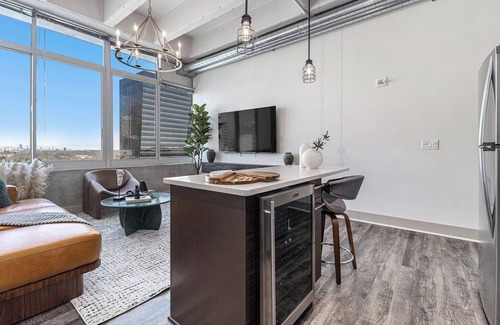 Downtown Atlanta Apartment | Downtown City View With FreeParking