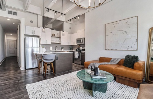 Downtown Atlanta Apartment | Downtown City View With FreeParking