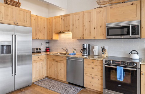 Telluride House | Downtown condo with ski views - walk to Lift 7, Main Street & shuttle bus