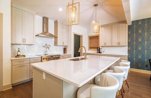 Eighth Avenue House | Downtown Deco| 2mi to Broadway| Grill & HotTub -A
