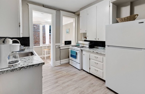 Uptown House | Downtown Denver ❂Capitol Hill Beachy Getaway ❂94 Walk Score ❂King Bed