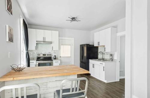 Mexicantown - Southwest Detroit House | Downtown Detroit Gem – 3 Bedrooms and Culture!