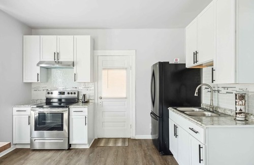 Mexicantown - Southwest Detroit House | Downtown Detroit Gem – 3 Bedrooms and Culture!