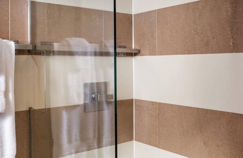 Downtown Portland Hotel | Downtown Dreams: King Bed Staypineapple Rose, Near Powell's City of Books