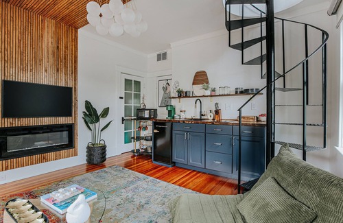 Staunton Apartment | Downtown Funk: NEW Luxury Unit + Walk Downtown