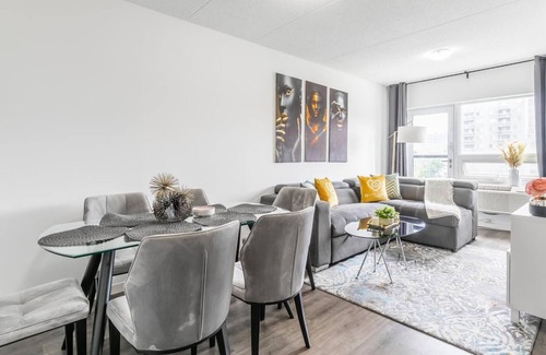 Beasley Apartment | Downtown Hamilton Apartment. BBQ, GYM