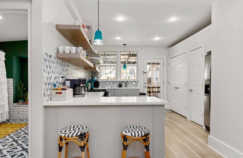 Tobin Hill House | Downtown+Heated Cowboy Pool Sleeps 10, Near Pearl