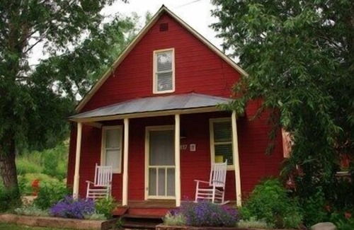 Crested Butte House | Downtown historic appeal only 1/2 block from Elk! Private HOT TUB!