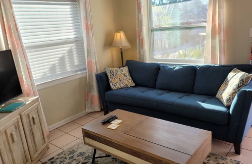 Downtown Dunedin Cottage | Downtown Keylime Cottage 2