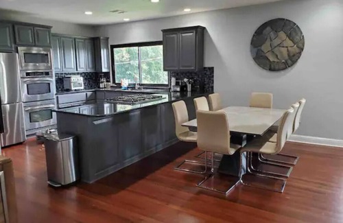Travis Heights House | Downtown Location - Travis Heights, Walking distance to Rainey, SOCO, downtown…