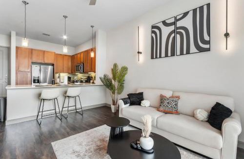 Central Business District Apartment | Downtown Modern Elegance Suite with Free Parking, Pool, WIFI and a King Bed