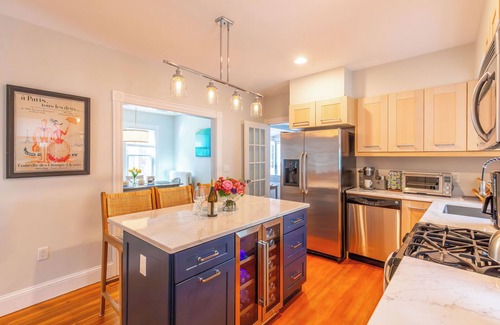 Yachting Village House | Downtown Newport-Beautiful Home w/2 Parking Spots