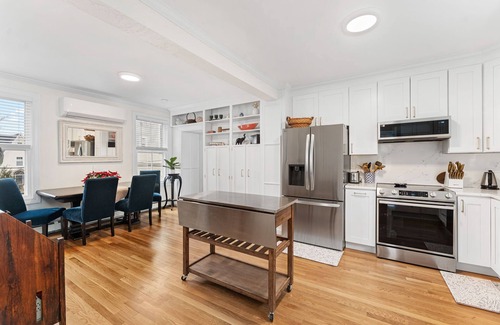 The Point Apartment | Downtown Newport- The Point Gem