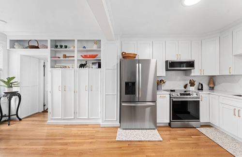 The Point Apartment | Downtown Newport- The Point Gem