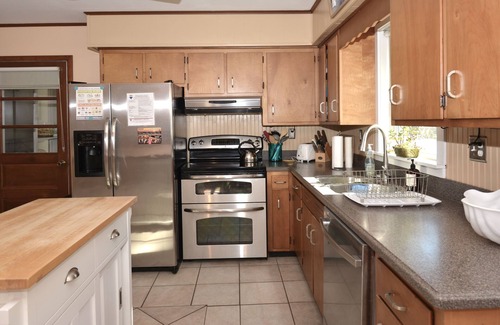 Country Club Estates House | Downtown Rehoboth Beach Pet Friendly 3BR Home w/Outdoor Shower