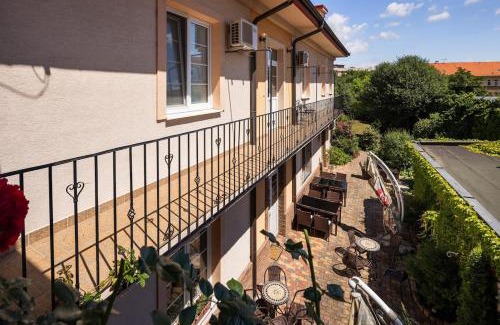 Piestany Apartment | Downtown Studio with Garden