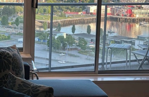 Central Apartment | Downtown Vancouver Waterfront Luxury Condo
